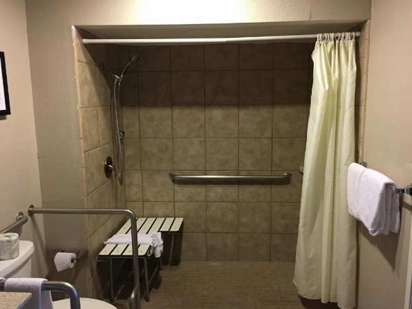 Super 8 by Wyndham Salinas image 23